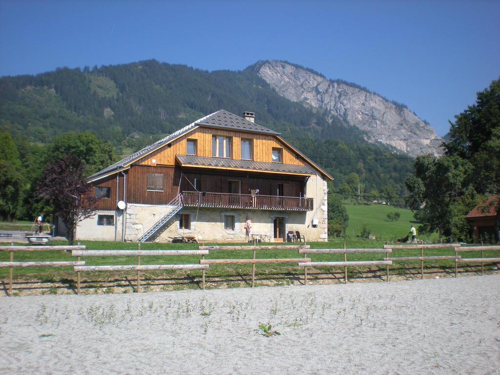 Les Paddocks Du Mont Blanc Hotel Mieussy Exterior photo